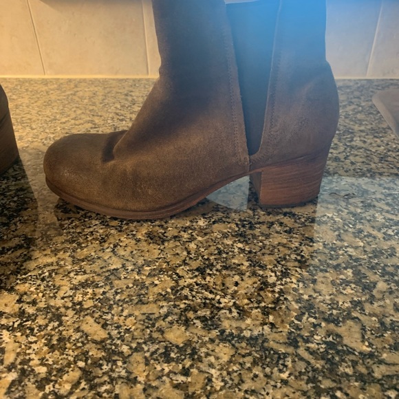Gidgio brown suede Chelsea bootie - Picture 5 of 6